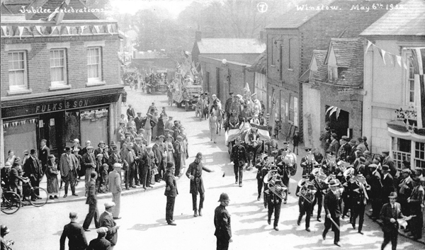 Parade along Sheep Street towards Market Square